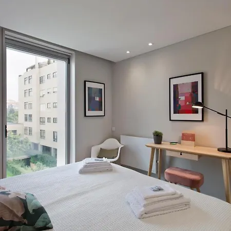 Balconies Of Cedofeita & Garage * 포르투