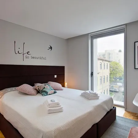 Daire Balconies Of Cedofeita & Garage Porto