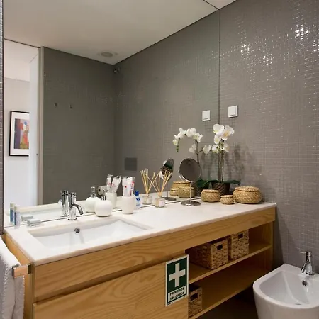 Balconies Of Cedofeita & Garage * 포르투